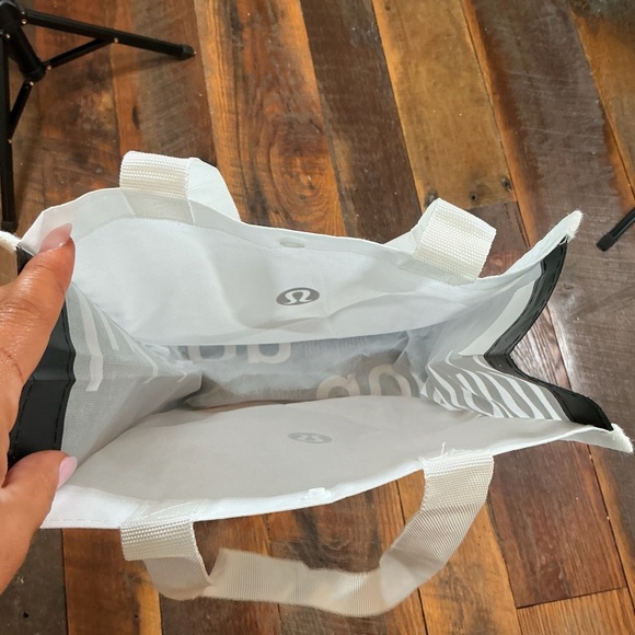Lululemon White Reusable Tote Bag – Everyday Logo Shopper - Picture 2 of 5